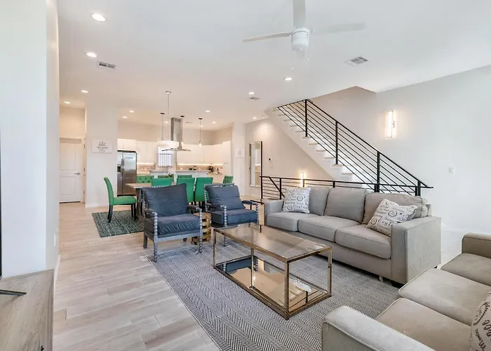 Spacious 4Br Townhouse With Amenities New Orleans with Pool